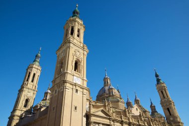 Zaragoza şehrinde Pilar Katedrali, İspanya 'da Aragon manzarası.