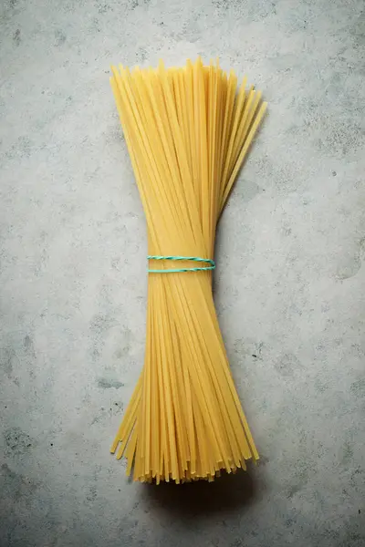 Espaguetis Una Mesa Piedra — Foto de Stock