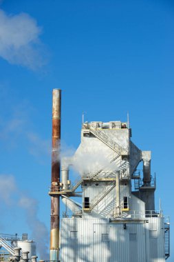 Zaragoza Eyaleti, İspanya 'daki bir kağıt fabrikasında bacalar..