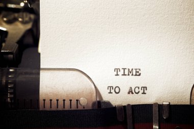 Bir daktilo ile yazılmış cümleyi harekete geçirme zamanı.