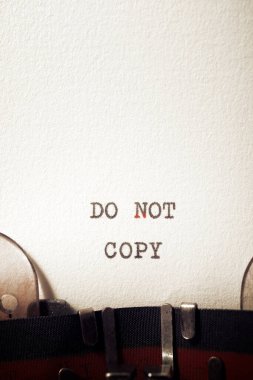 Bir daktilo ile yazılmış cümleyi kopyalama.