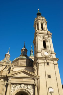 Zaragoza şehrinde Pilar Katedrali, İspanya 'da Aragon manzarası.