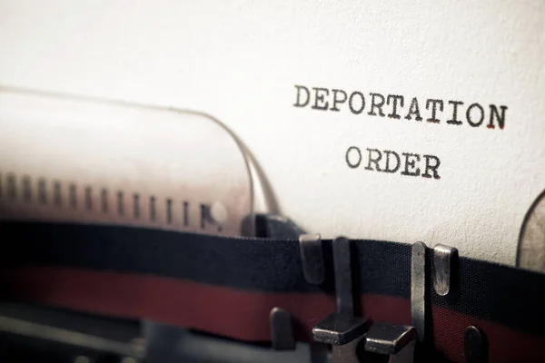 Frase Ordem Deportação Escrita Com Uma Máquina Escrever — Fotografia de Stock