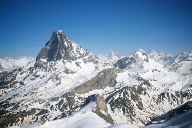 Midi Ossau Tepesi Pireneler 'de, Ossau Vadisi' nde, Fransa 'da