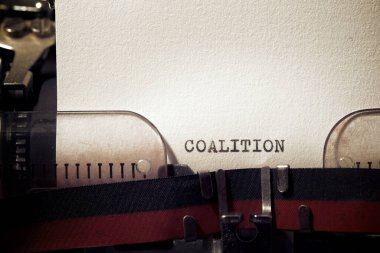 Koalisyon kelimesi daktiloyla yazılmış.