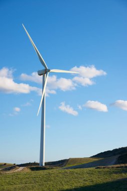 Elektrik üretimi için rüzgar türbinleri, Zaragoza ili, İspanya Aragon.