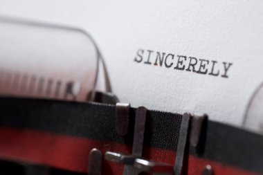 Daktiloyla yazılmış samimi bir kelime..