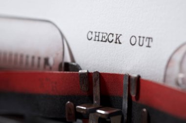 Daktiloyla yazılmış sözcüğü kontrol et.