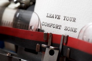 Konfor bölgesi cümlenizi bir daktilo ile yazın.