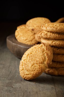 Tahta tabakta kurabiyeler.