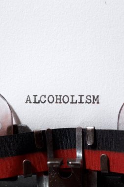 Daktiloyla yazılmış alkolizm kelimesi.