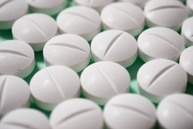 Haplar yeşil masada..