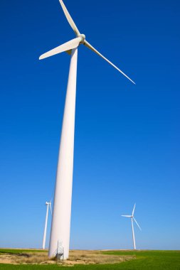 Elektrik üretimi için rüzgar türbinleri, Zaragoza ili, İspanya Aragon.