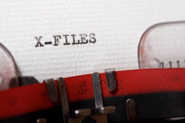 Daktilo ile yazılmış x-dosyaları sözcüğü.