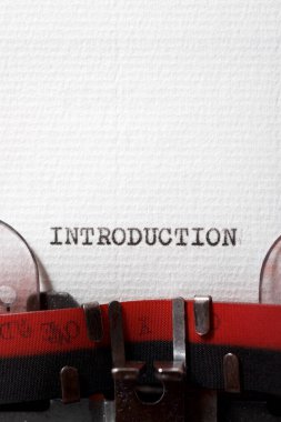 Giriş kelimesi bir daktilo ile yazıldı..