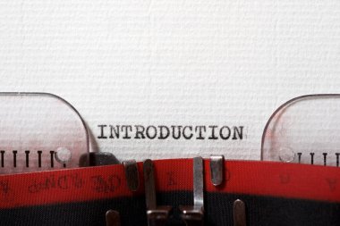 Giriş kelimesi bir daktilo ile yazıldı..