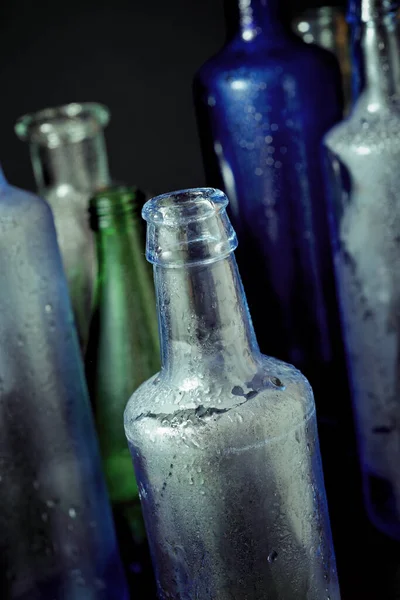 Скляні Пляшки Столі — стокове фото