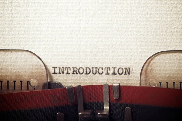 Giriş kelimesi bir daktilo ile yazıldı..