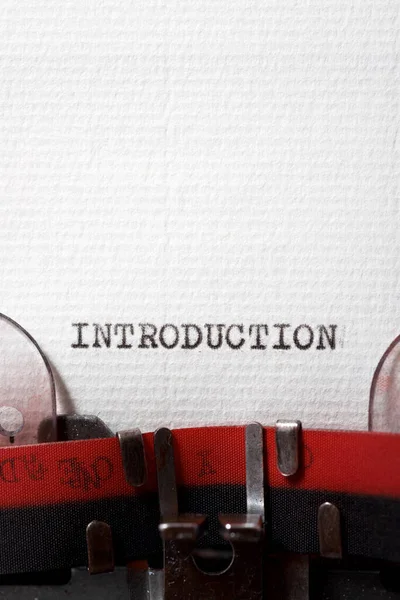 Giriş kelimesi bir daktilo ile yazıldı..