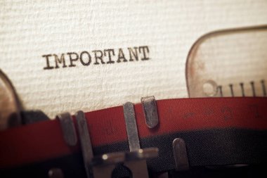 Daktiloyla yazılmış önemli bir kelime.