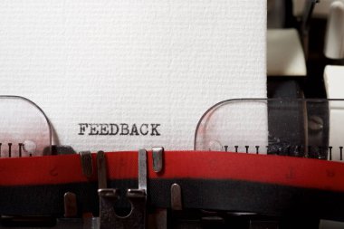 Daktiloyla yazılmış geri bildirim sözcüğü.