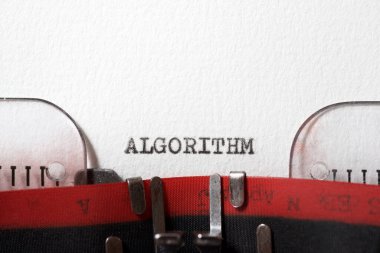 Algoritma kelimesi daktiloyla yazılmış..