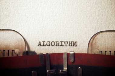 Algoritma kelimesi daktiloyla yazılmış..