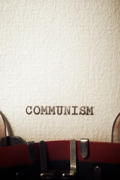 Palabra Comunismo Escrita Con Una Máquina Escribir —  Fotos de Stock