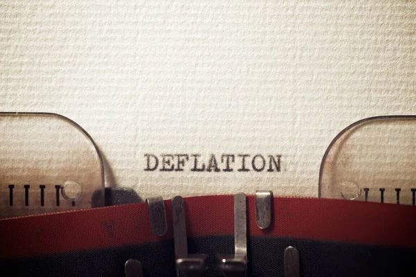 Palavra Deflação Escrita Com Uma Máquina Escrever — Fotografia de Stock