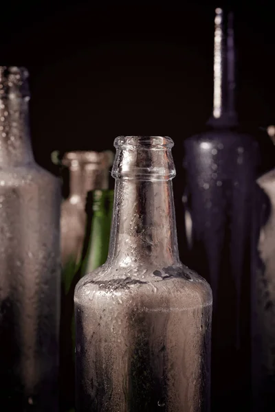 Bouteilles Verre Sur Une Table — Photo