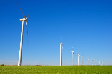 Elektrik üretimi için rüzgar türbinleri, Zaragoza ili, İspanya Aragon.