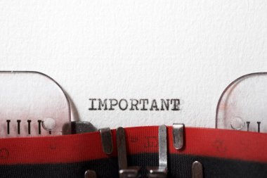 Daktiloyla yazılmış önemli bir kelime.