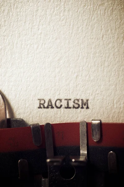 Слово Расизм Написане Друкарською Машинкою — стокове фото