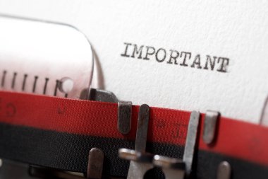 Daktiloyla yazılmış önemli bir kelime.