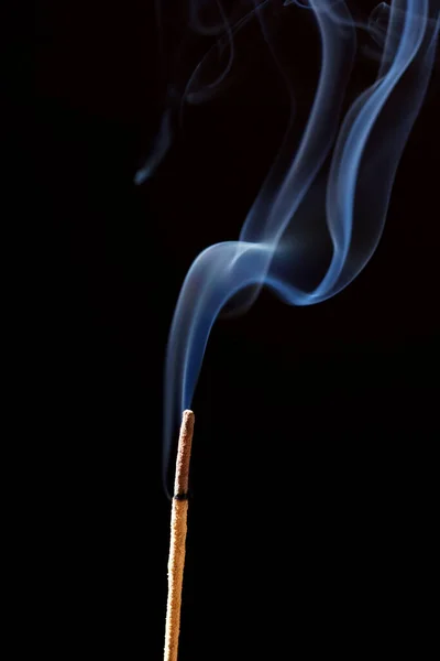 Rauch Aus Einem Räucherstäbchen — Stockfoto