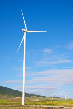 Elektrik üretimi için rüzgar türbinleri, Zaragoza ili, İspanya Aragon.