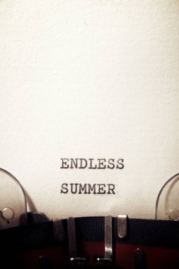 Daktiloyla yazılmış sonu gelmeyen yaz cümlesi.