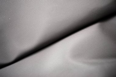 Su geçirmez bir dağ sırt çantasının kumaşına yakın çekim.