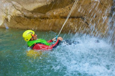 İspanya 'nın Huesca ili, Canfranc köyündeki Aguare Kanyonu' nda..