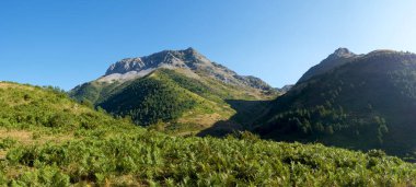 Pireneler tepeleri, Hecho Vadisi, Huesca Eyaleti, İspanya Aragon.