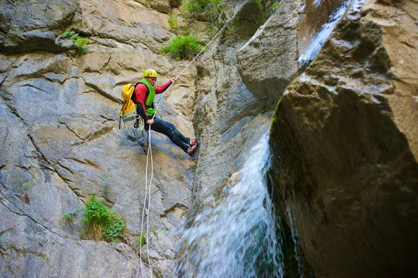 Canyoneering Aguare Canyon Pirenejach Wioska Canfranc Prowincja Huesca Hiszpanii — Zdjęcie stockowe