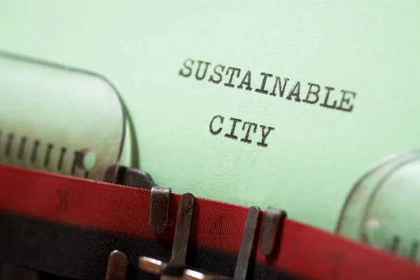 Zrównoważony Tekst Miasta Napisany Maszyną Pisania — Zdjęcie stockowe