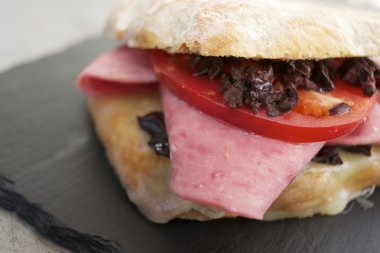 Havadella sandviçi.