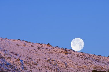 Şafakta moon