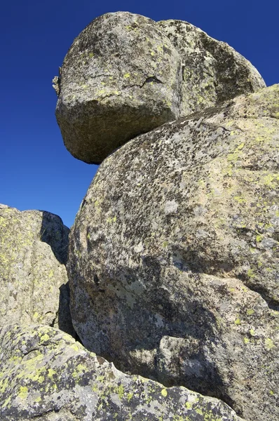 Felsformation und blauer Himmel — Stockfoto