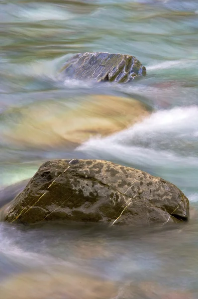 Two stones in a river — Stock Photo, Image