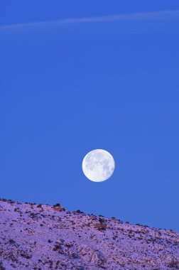 Şafakta moon