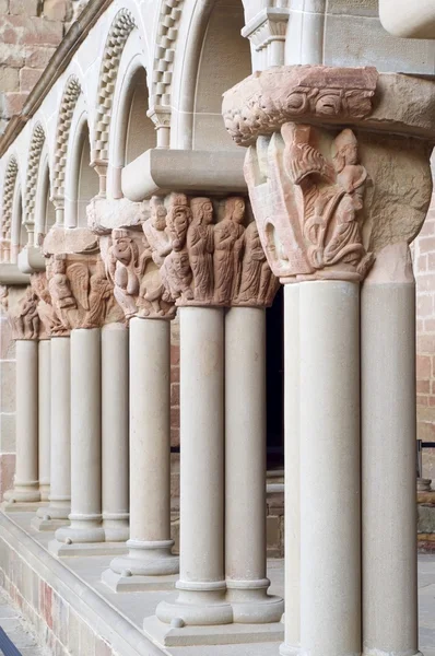 Chiostro romanico — Foto Stock