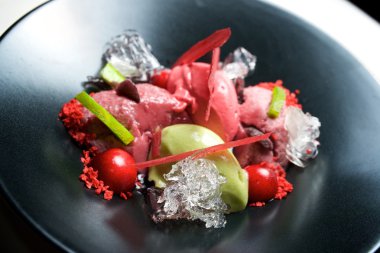 çilek ve fıstıklı dondurma