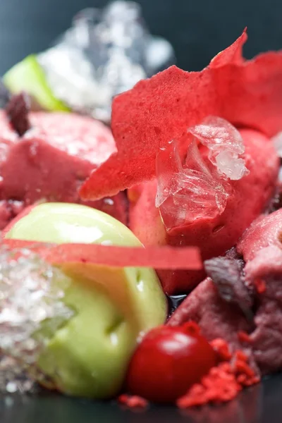 Gelato alla fragola e pistacchio — Foto Stock